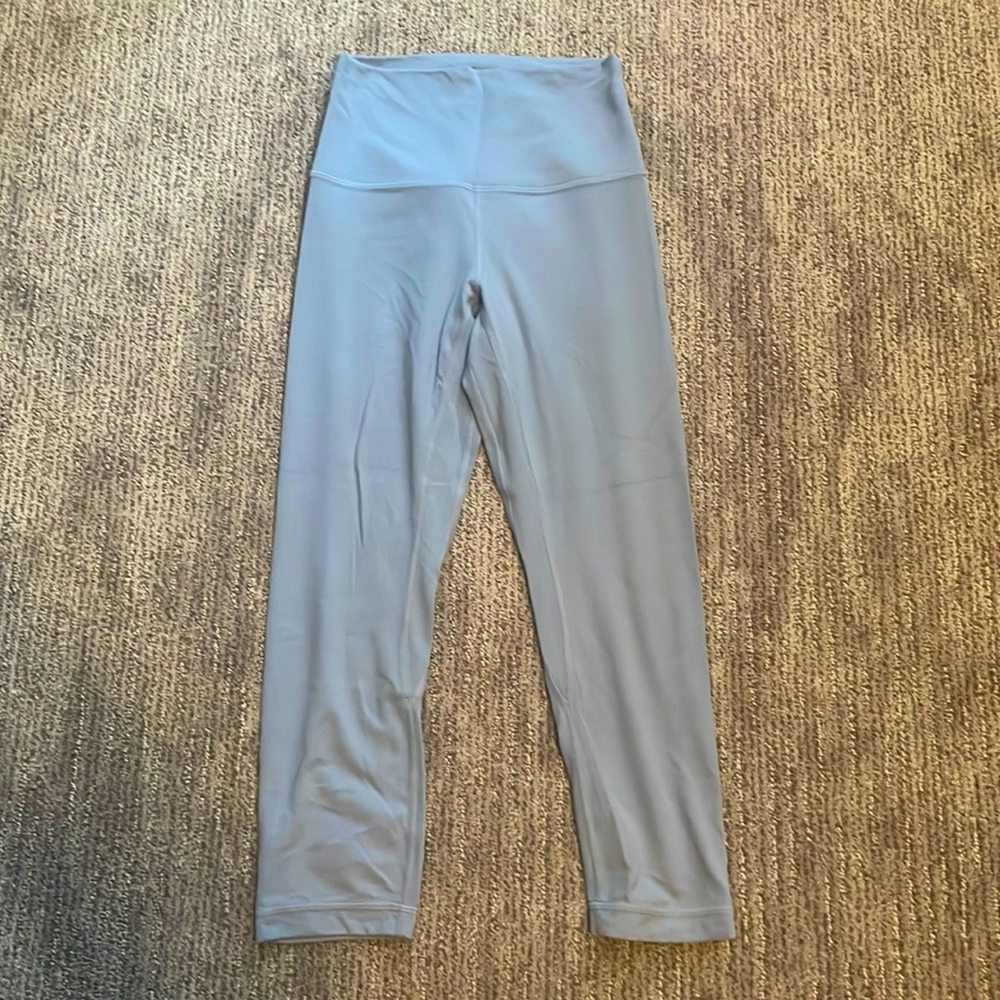 Light grey Lulu leggings for the summer